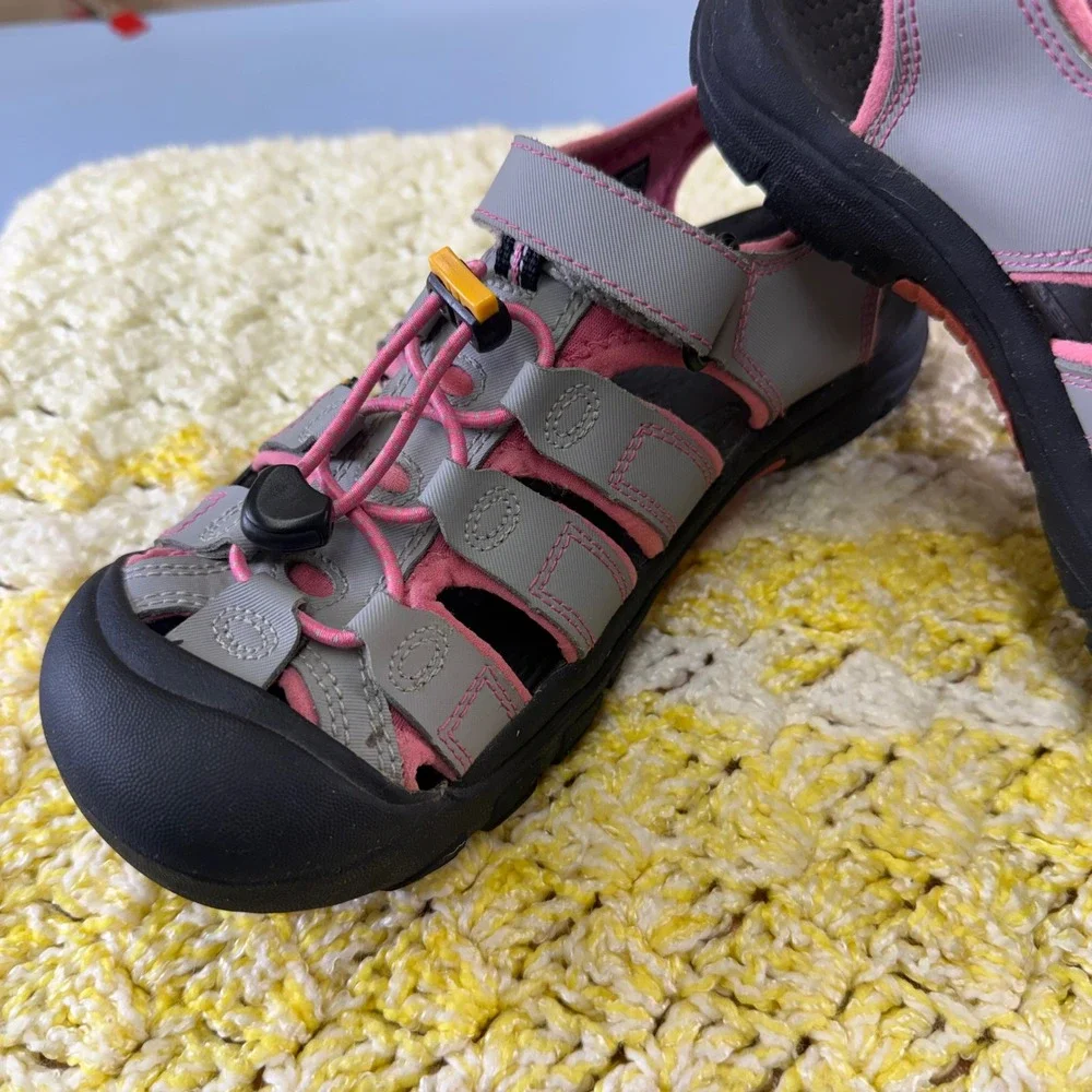 Keen Newport H2 Waterproof Sport Sandals Grey Pink Womens 5 9209-NTGR like new